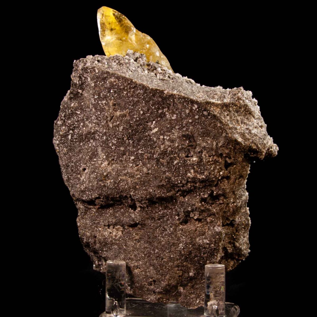 Chalcopyrite on Calcite with Quartz