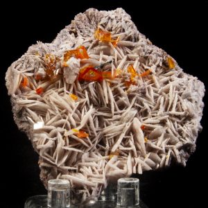 Wulfenite on Baryte