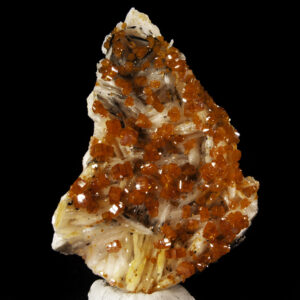 Vanadinite on Baryte